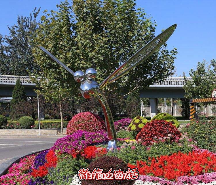 大型不銹鋼蜻蜓雕塑，給城市花園添彩