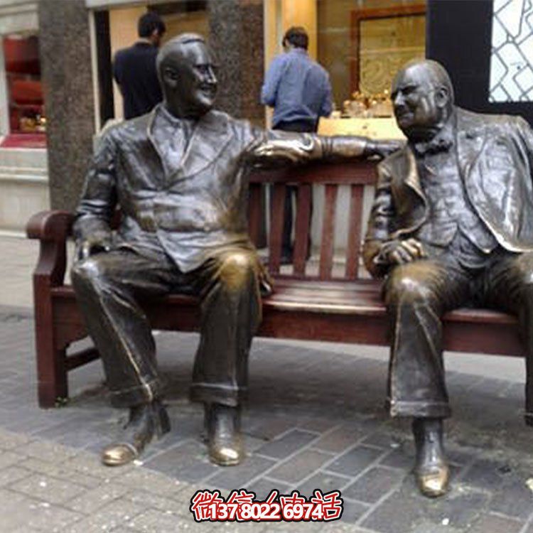 黃銅西方人物雕塑，讓街頭活躍起來