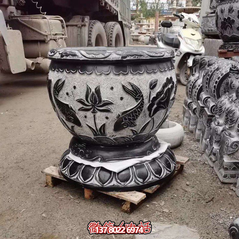 雅致雙魚石雕花盆，為您的庭院增添藝術氣息