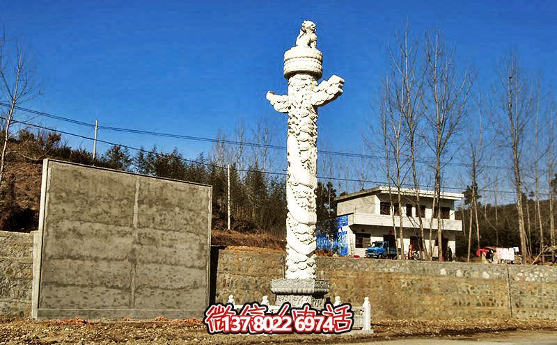 漢白玉華表雕塑，點綴農村廣場