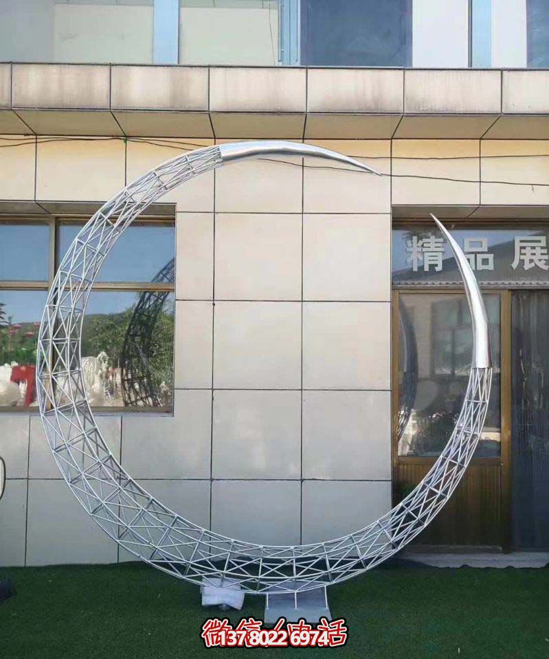 精致月亮雕塑，為您的別墅庭院增添美感