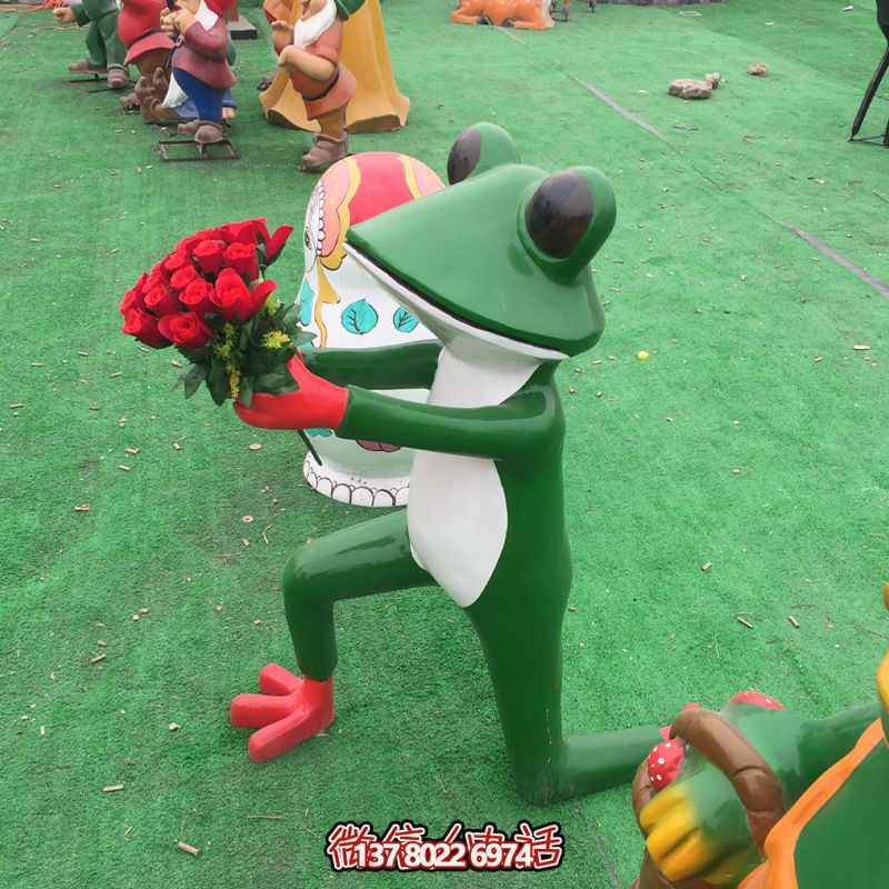 玻璃鋼雕塑，玫瑰青蛙拿玻璃公園裝飾