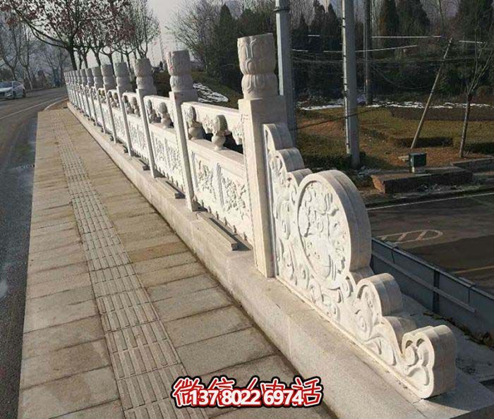 現代城市綠化防護欄桿，融入自然元素的花崗巖石雕