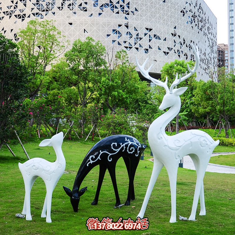 玻璃鋼彩繪黑白鹿雕塑，為小區增添創意美感