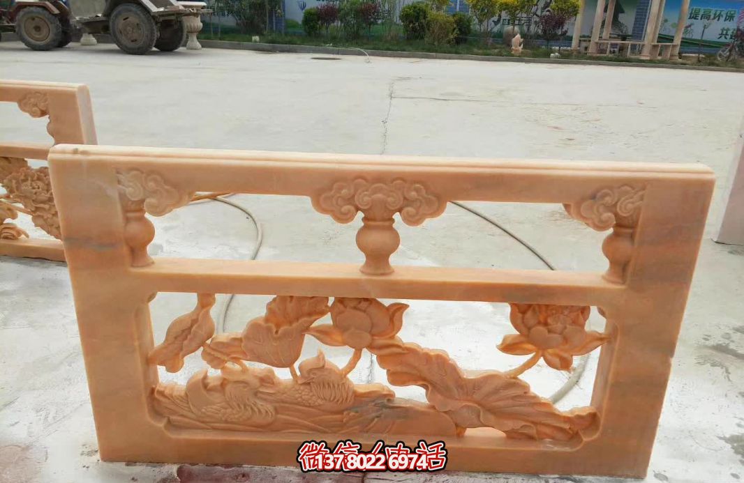 紅色浮雕護(hù)欄，點綴陽臺庭院裝飾