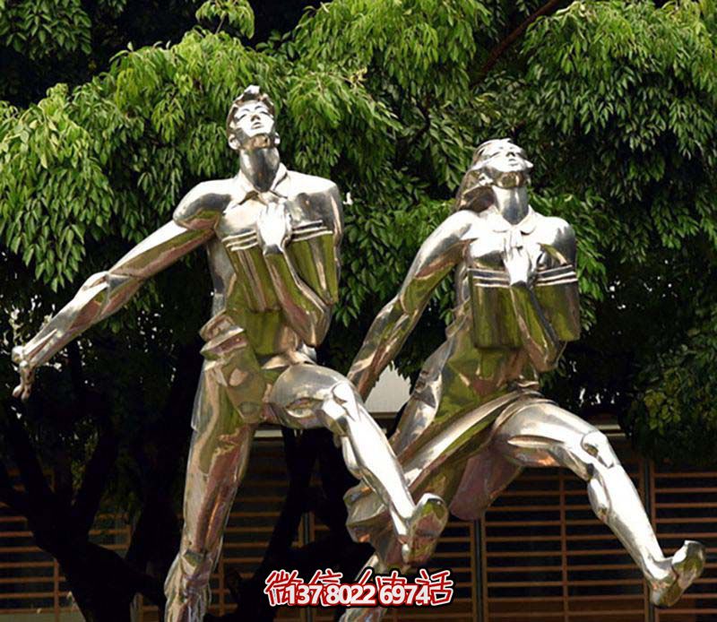 不銹鋼操場(chǎng)雕塑，鏡面反射跑步樂趣