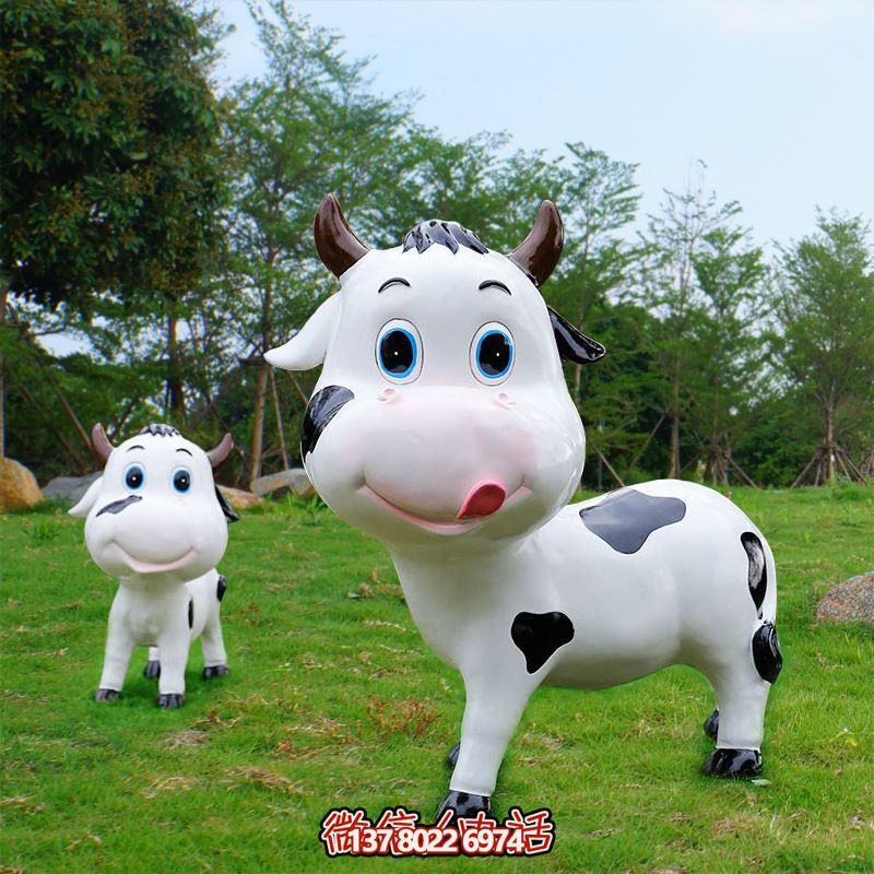 牧場(chǎng)兩只卡通呆萌的玻璃鋼牛雕塑